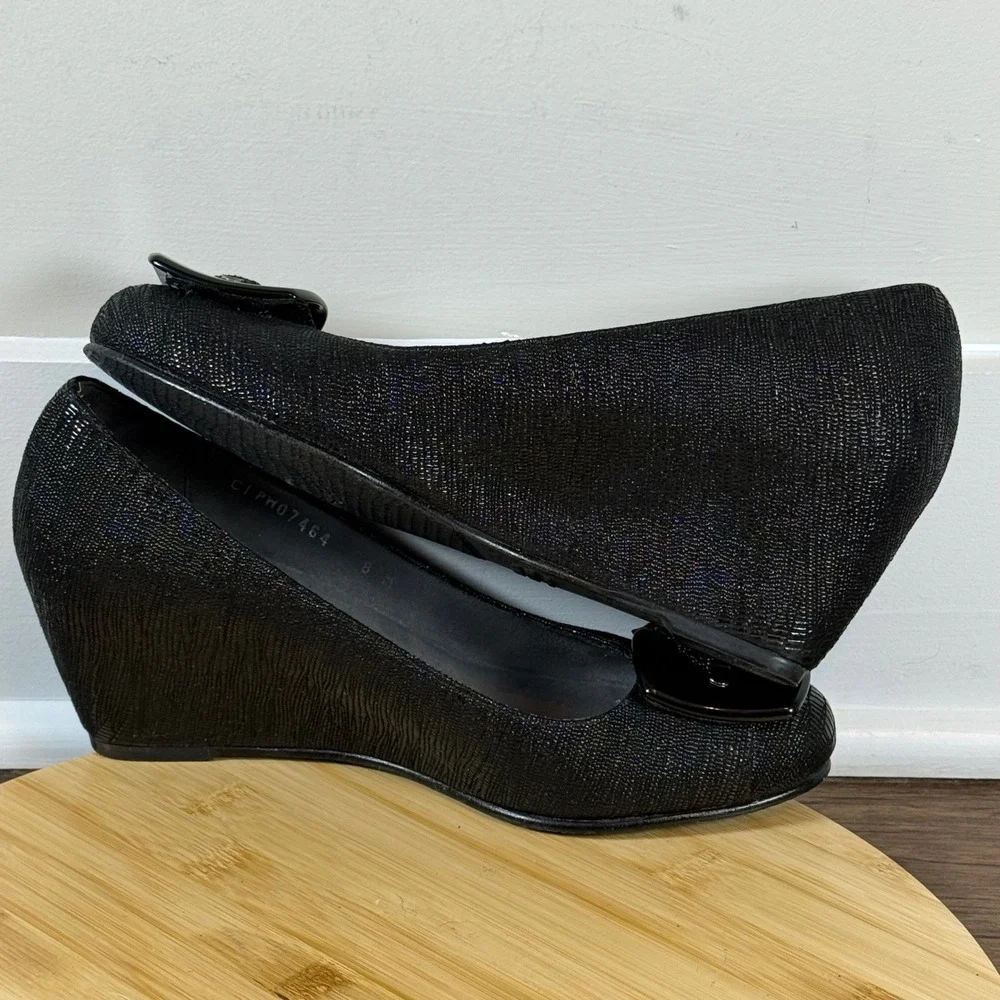 Stuart Weitzman Wedge Pump Womens 8 Black Textured Buckle Quiet Lux Classic